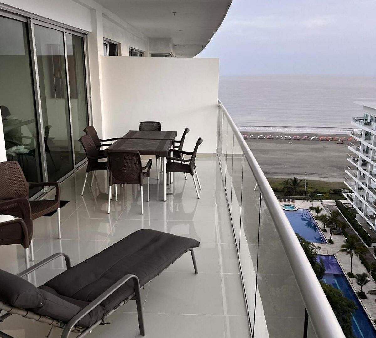 The Beaches-beachfront Retreat Apartment Cartagena