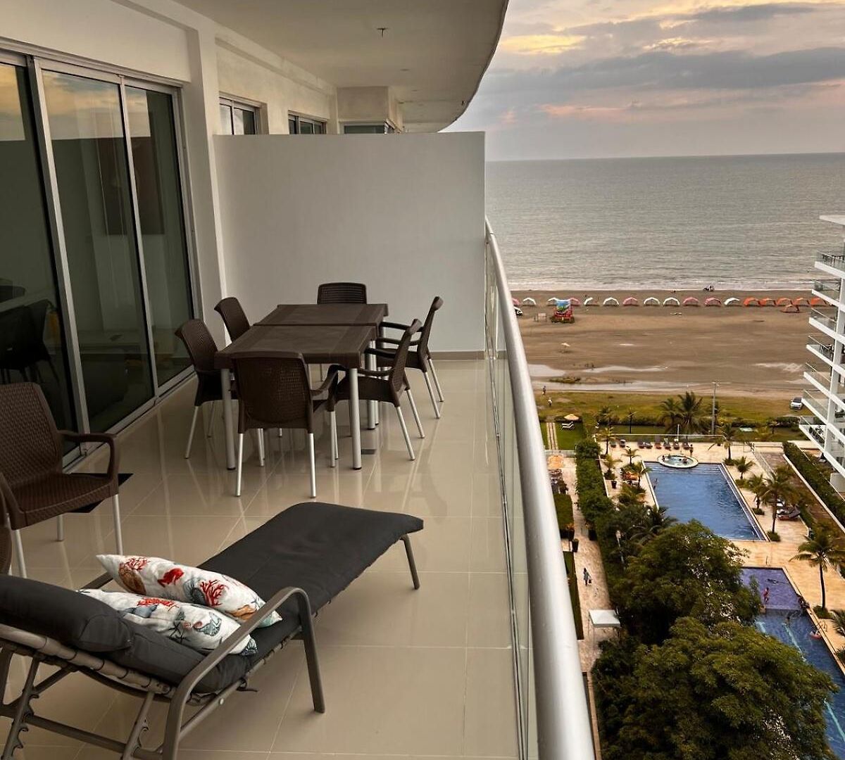 The Beaches-beachfront Retreat *