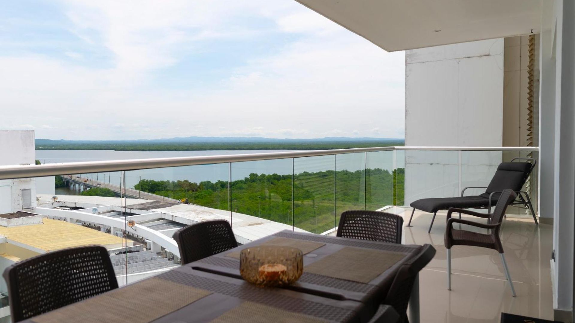 The Beaches-beachfront Retreat Apartment *